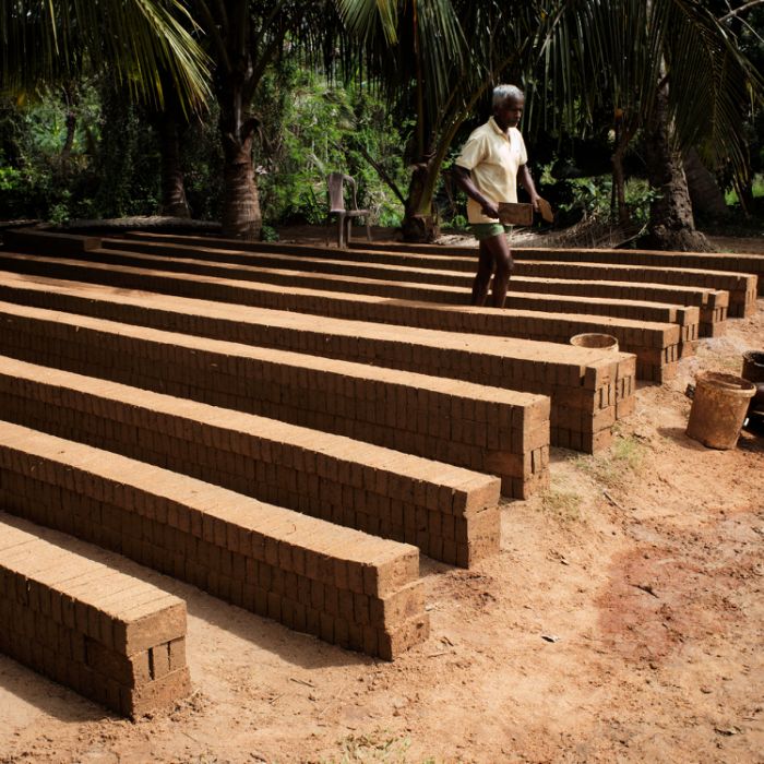 ouvriers à la fabrication de briques en terre - Sri Lanka